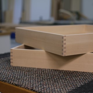 Detaljbild av sinkade hörn på kökslåda